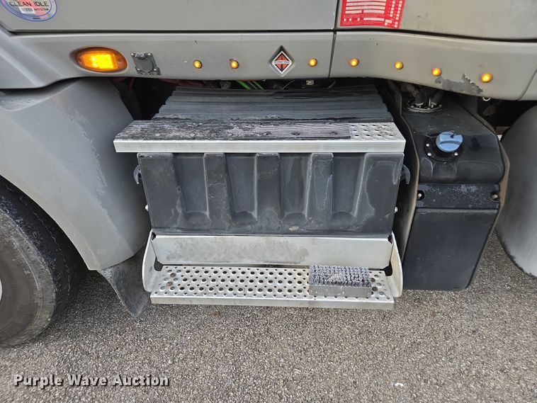 image for item DU2539 2018 International RH613 semi truck