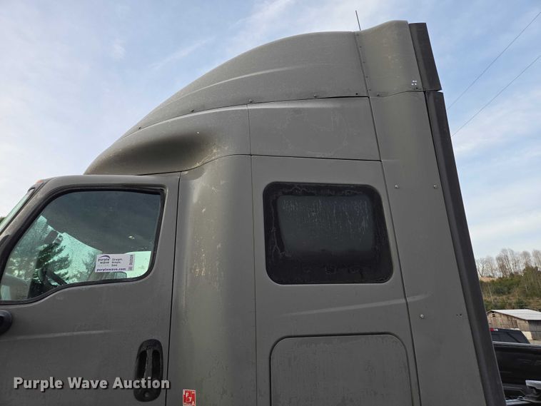 image for item DU2539 2018 International RH613 semi truck