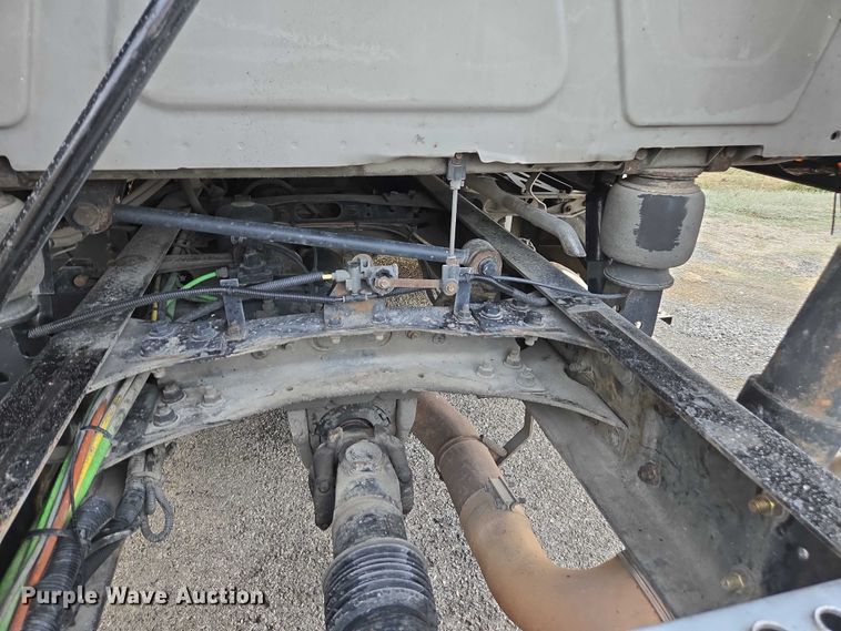 image for item DU2539 2018 International RH613 semi truck