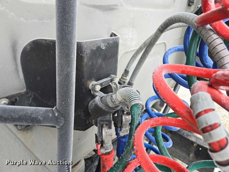 image for item DU2539 2018 International RH613 semi truck