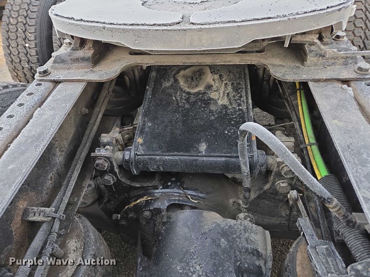 image for item DU2539 2018 International RH613 semi truck