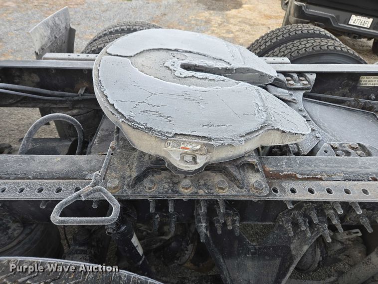 image for item DU2539 2018 International RH613 semi truck