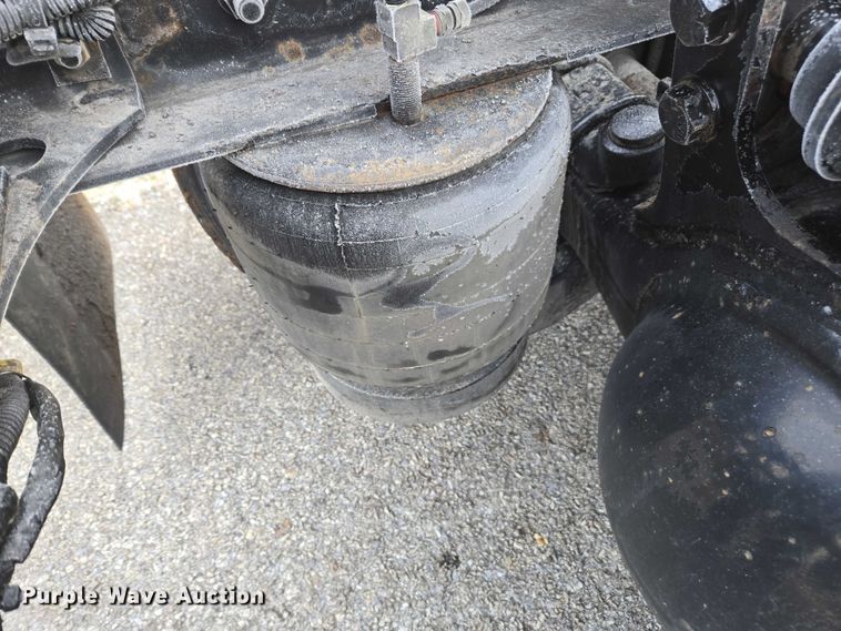 image for item DU2539 2018 International RH613 semi truck