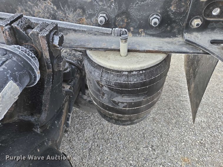 image for item DU2539 2018 International RH613 semi truck