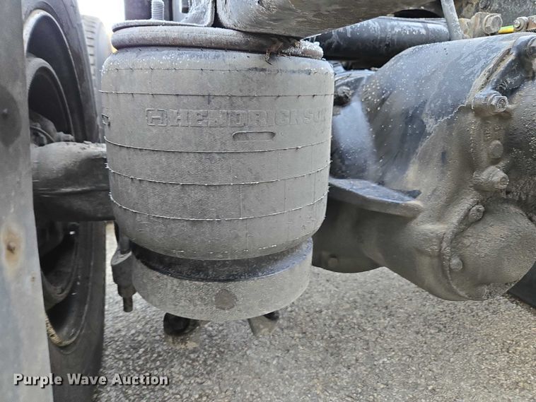 image for item DU2539 2018 International RH613 semi truck