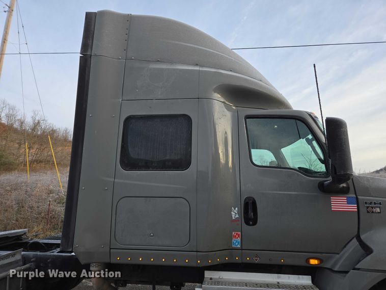 image for item DU2539 2018 International RH613 semi truck