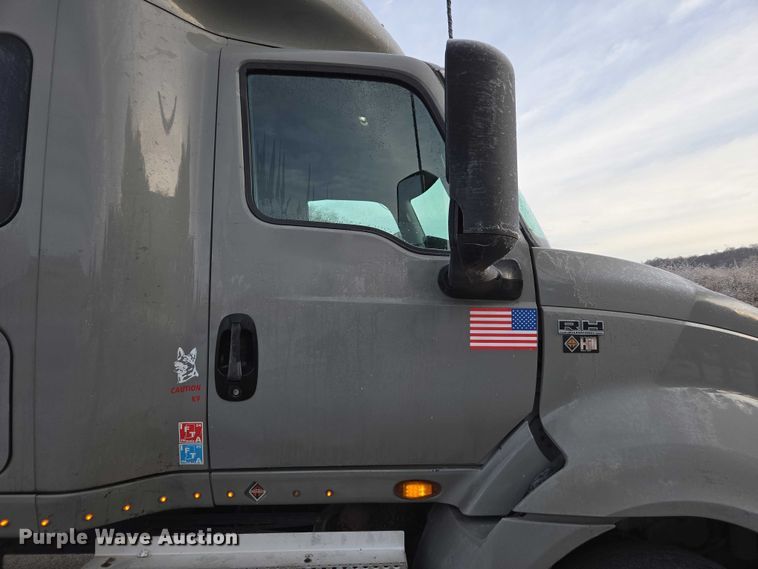 image for item DU2539 2018 International RH613 semi truck