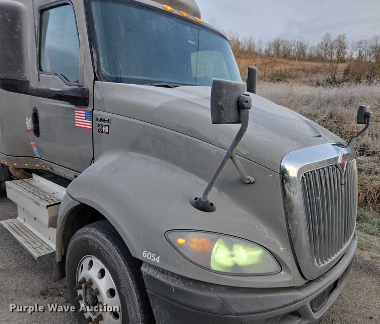 image for item DU2539 2018 International RH613 semi truck