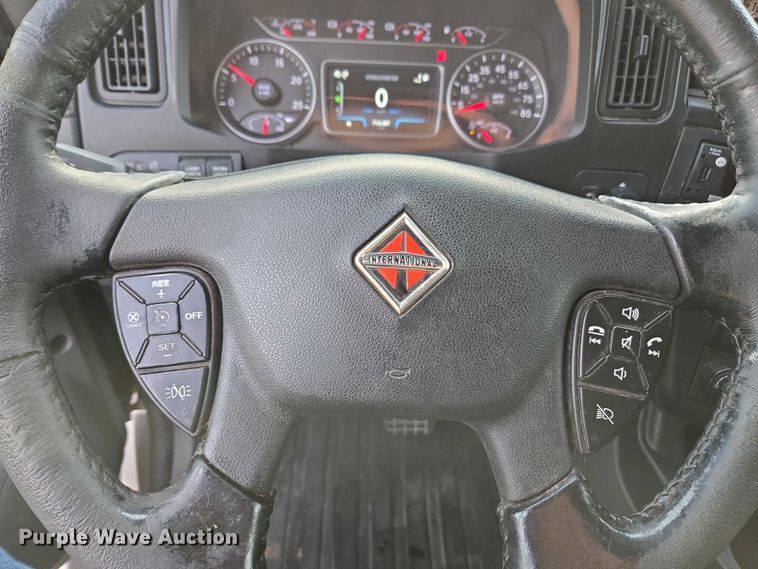 image for item DU2539 2018 International RH613 semi truck