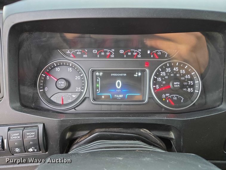 image for item DU2539 2018 International RH613 semi truck