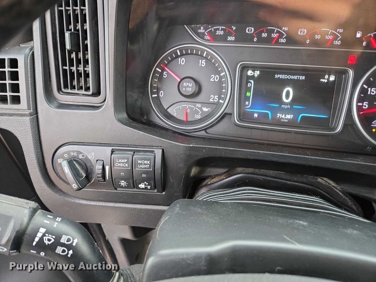 image for item DU2539 2018 International RH613 semi truck