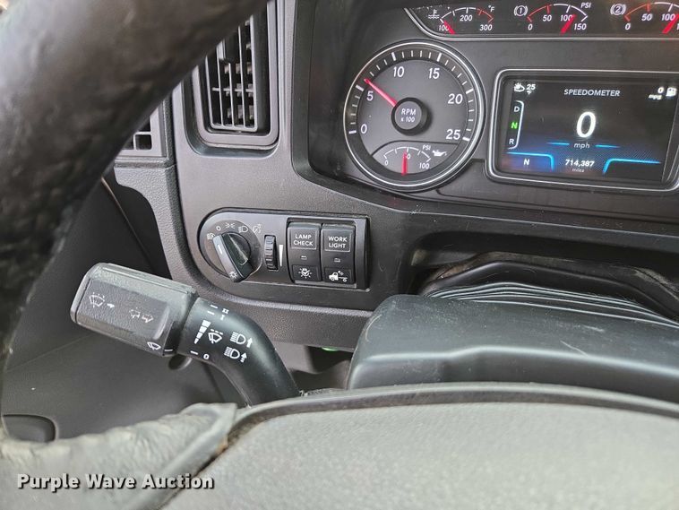 image for item DU2539 2018 International RH613 semi truck