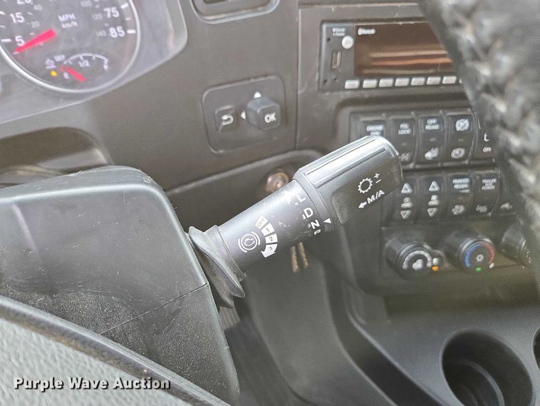 image for item DU2539 2018 International RH613 semi truck