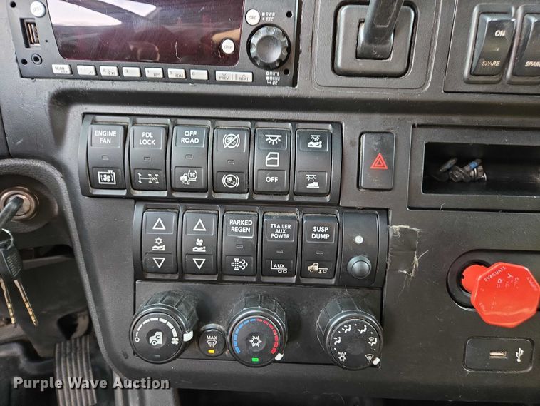 image for item DU2539 2018 International RH613 semi truck