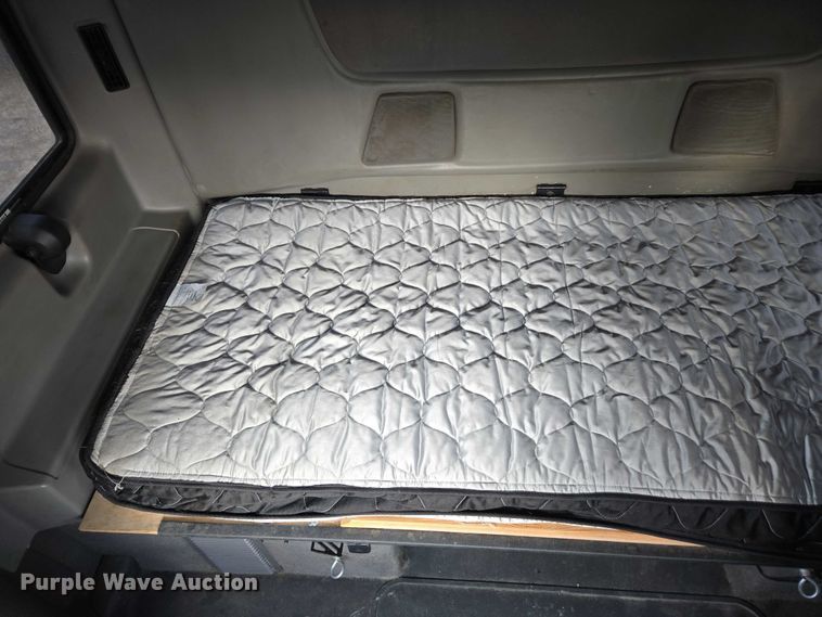 image for item DU2539 2018 International RH613 semi truck