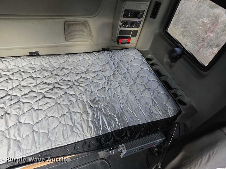 image for item DU2539 2018 International RH613 semi truck