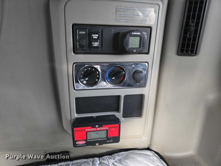 image for item DU2539 2018 International RH613 semi truck