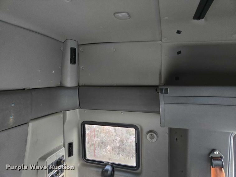 image for item DU2539 2018 International RH613 semi truck