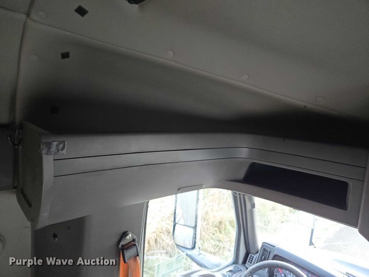 image for item DU2539 2018 International RH613 semi truck