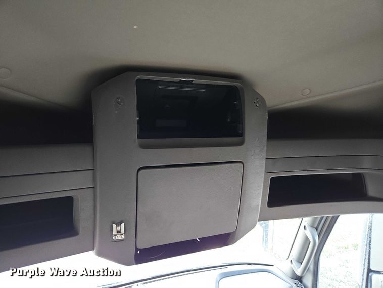 image for item DU2539 2018 International RH613 semi truck