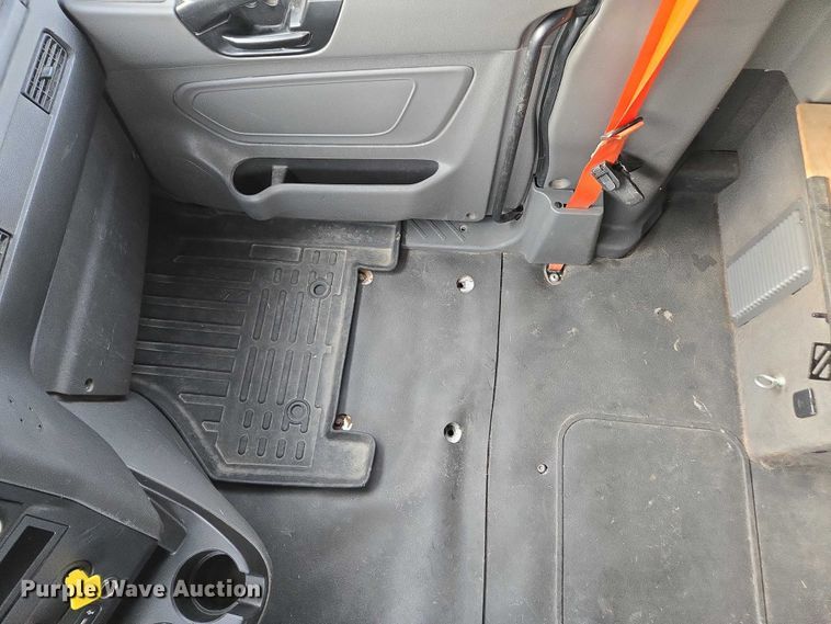 image for item DU2539 2018 International RH613 semi truck