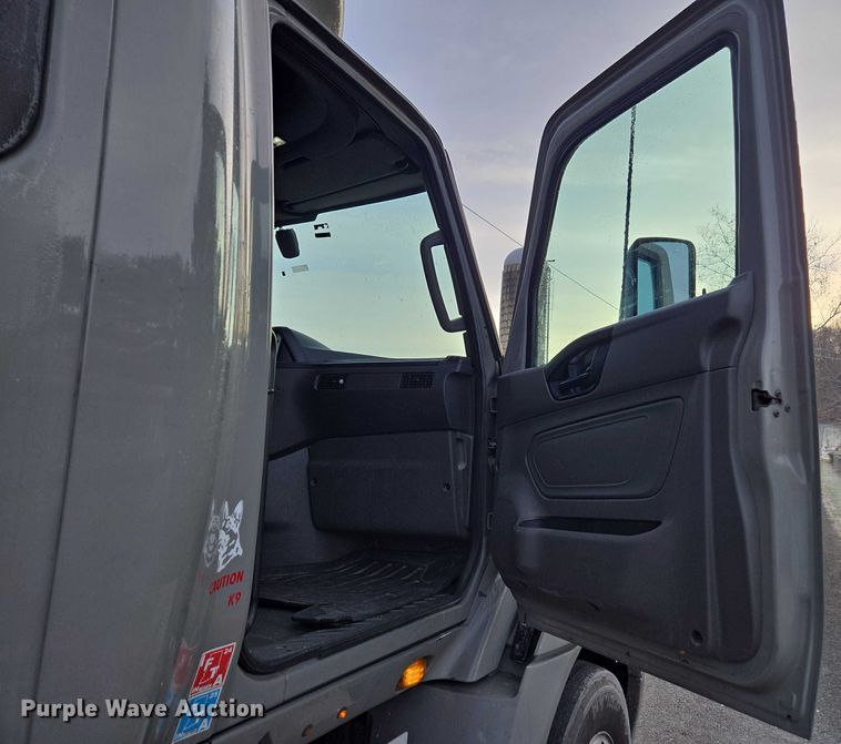 image for item DU2539 2018 International RH613 semi truck