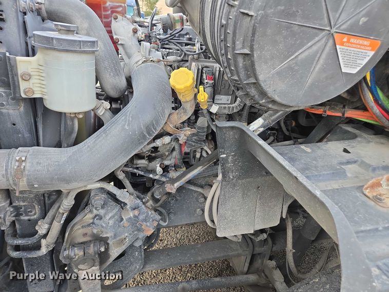 image for item DU2539 2018 International RH613 semi truck