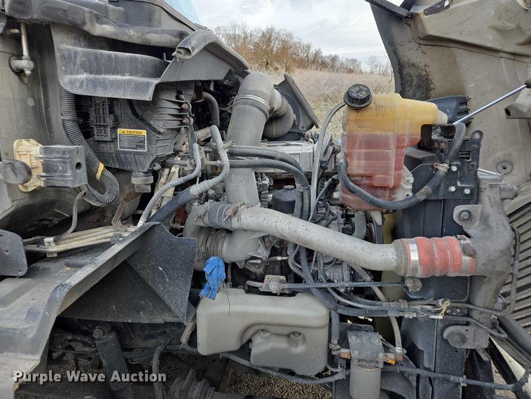 image for item DU2539 2018 International RH613 semi truck