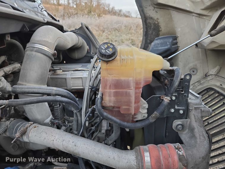 image for item DU2539 2018 International RH613 semi truck