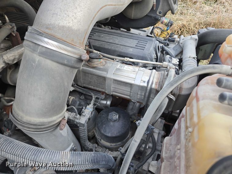 image for item DU2539 2018 International RH613 semi truck