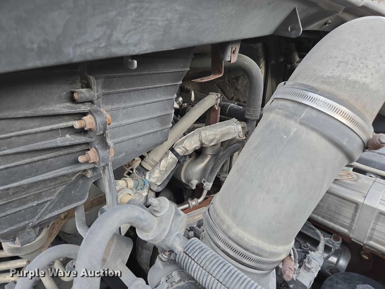 image for item DU2539 2018 International RH613 semi truck