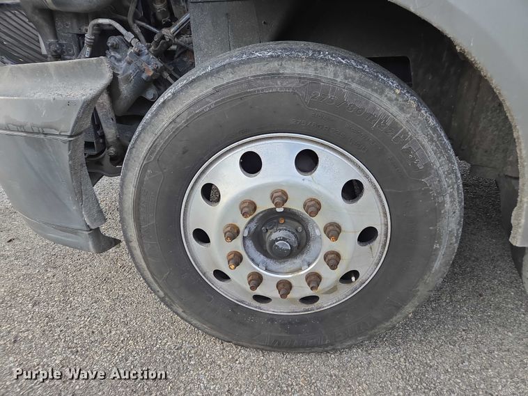 image for item DU2539 2018 International RH613 semi truck