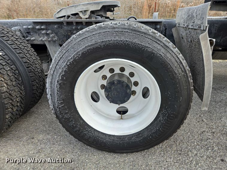 image for item DU2539 2018 International RH613 semi truck