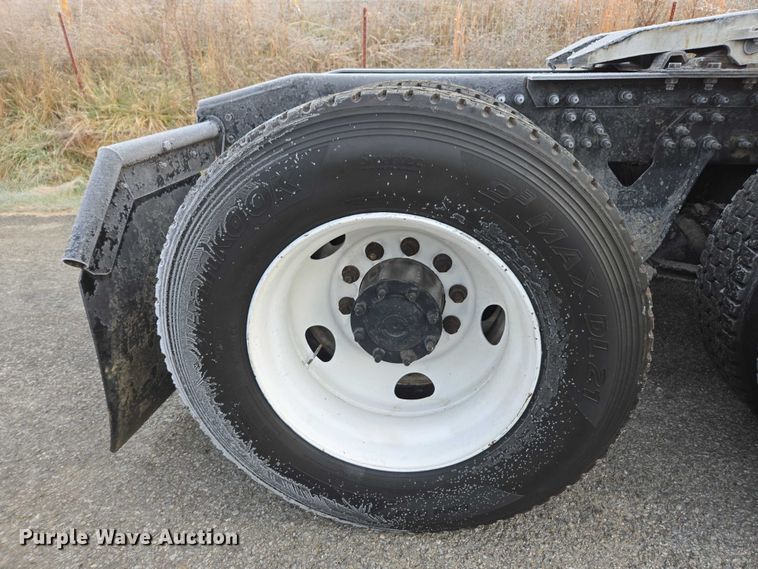 image for item DU2539 2018 International RH613 semi truck