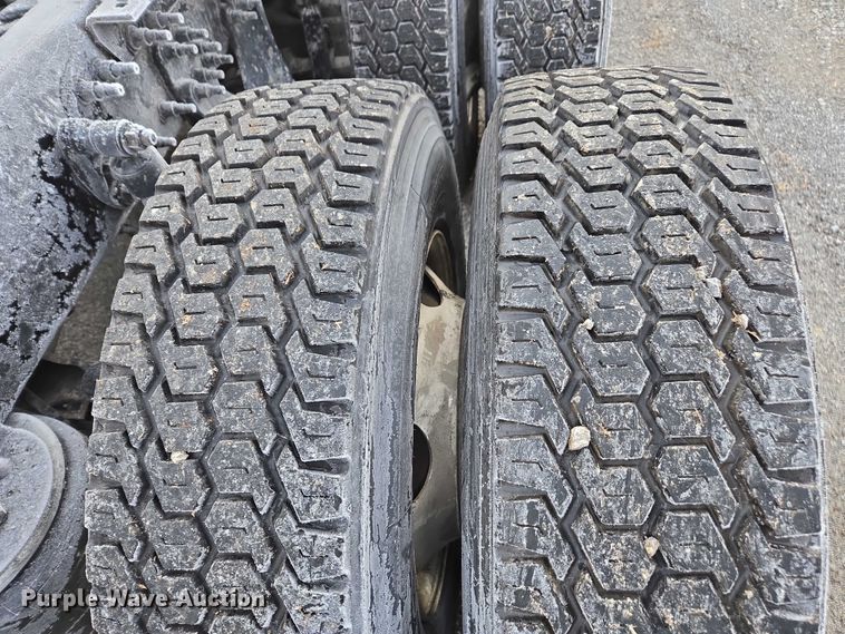 image for item DU2539 2018 International RH613 semi truck