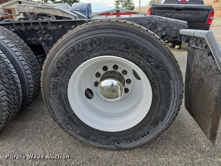 image for item DU2539 2018 International RH613 semi truck