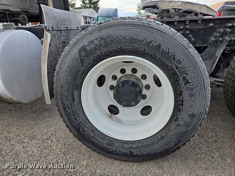 image for item DU2539 2018 International RH613 semi truck