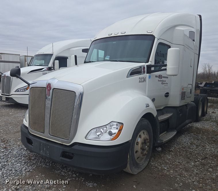 image for item DU2540 2017 Kenworth T680 semi truck