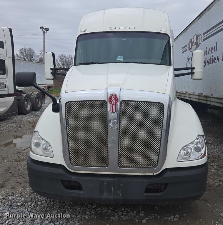 image for item DU2540 2017 Kenworth T680 semi truck