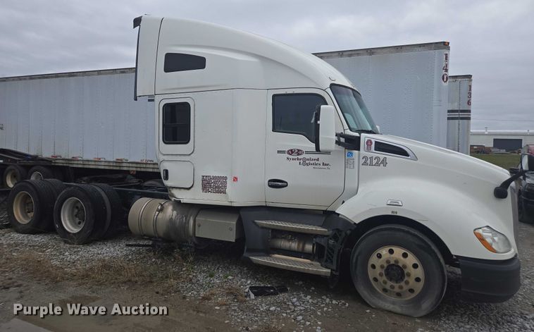 image for item DU2540 2017 Kenworth T680 semi truck