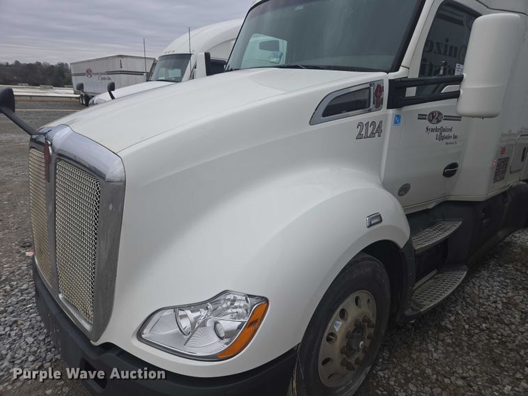 image for item DU2540 2017 Kenworth T680 semi truck
