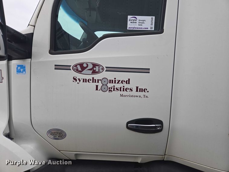 image for item DU2540 2017 Kenworth T680 semi truck