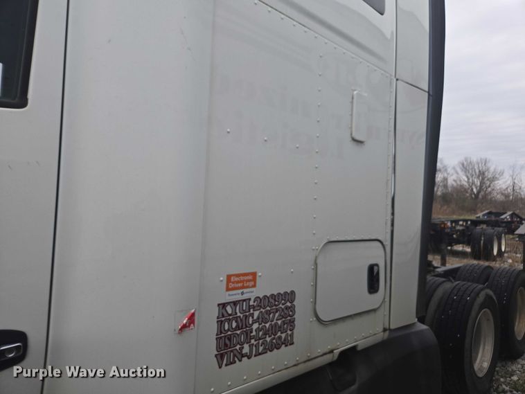 image for item DU2540 2017 Kenworth T680 semi truck