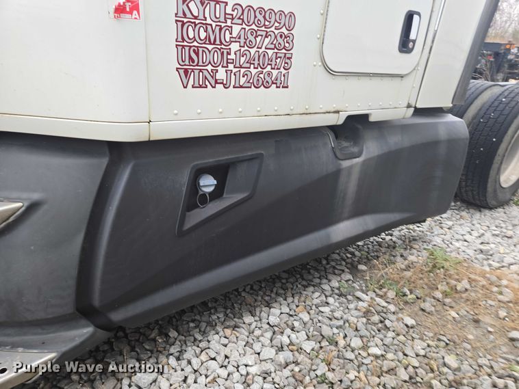 image for item DU2540 2017 Kenworth T680 semi truck