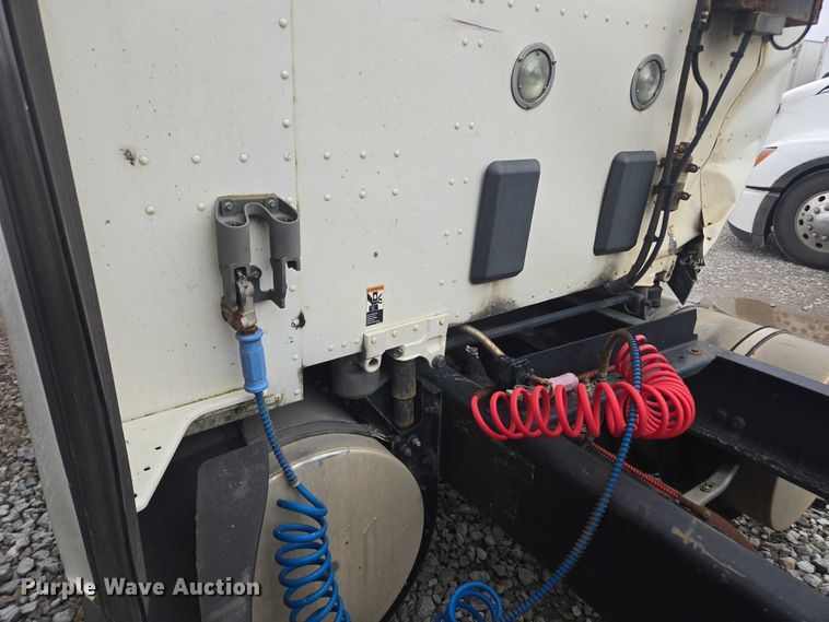 image for item DU2540 2017 Kenworth T680 semi truck