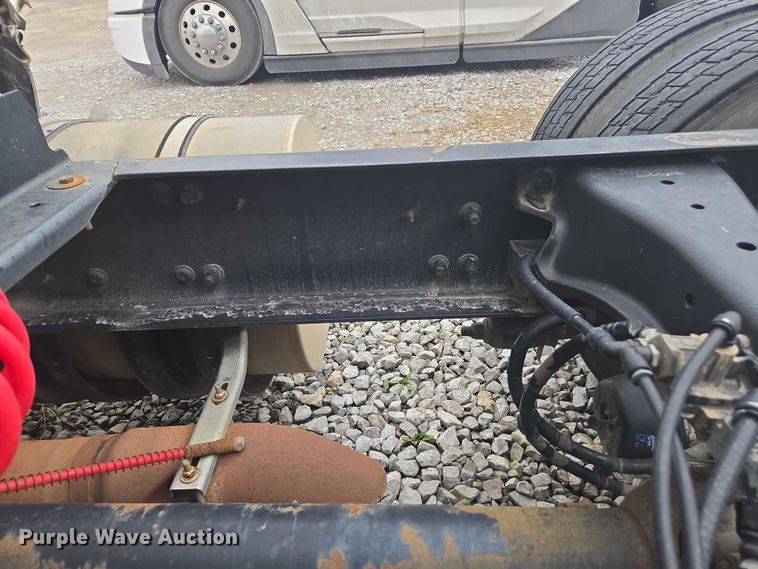 image for item DU2540 2017 Kenworth T680 semi truck