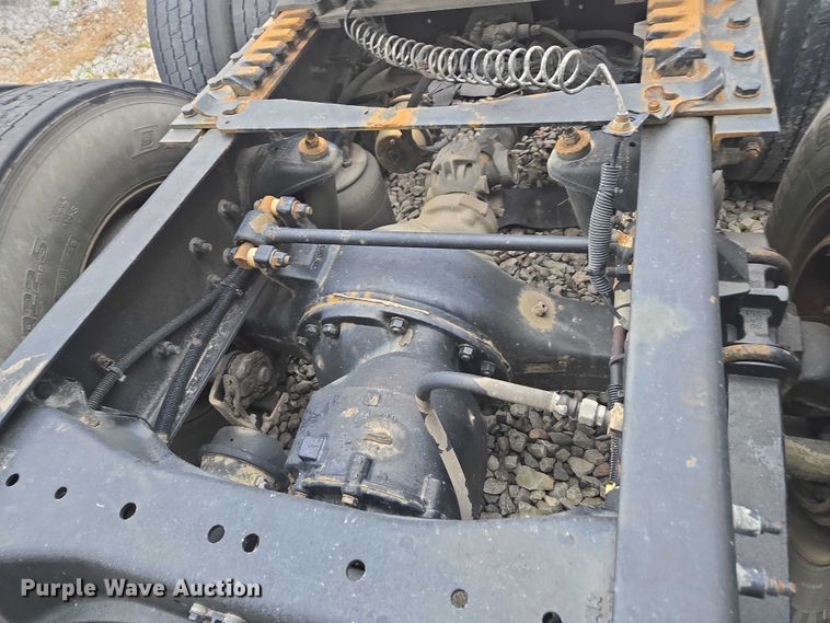 image for item DU2540 2017 Kenworth T680 semi truck