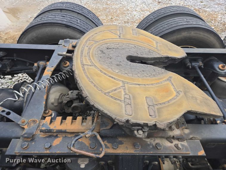 image for item DU2540 2017 Kenworth T680 semi truck