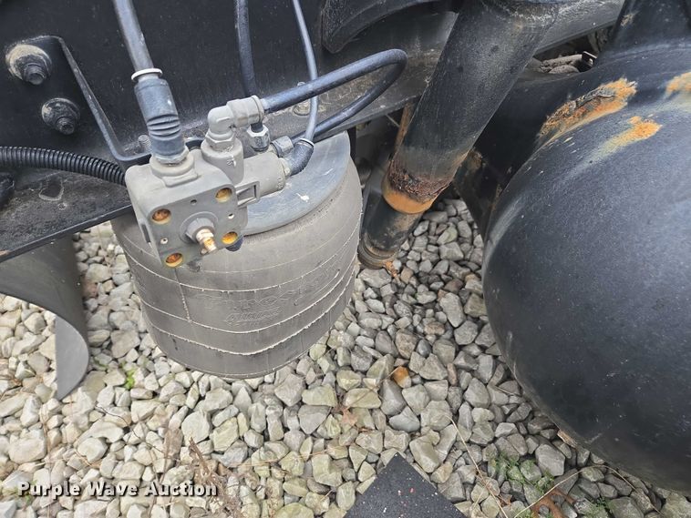 image for item DU2540 2017 Kenworth T680 semi truck