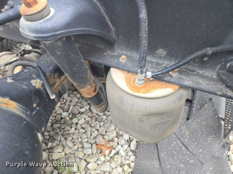 image for item DU2540 2017 Kenworth T680 semi truck